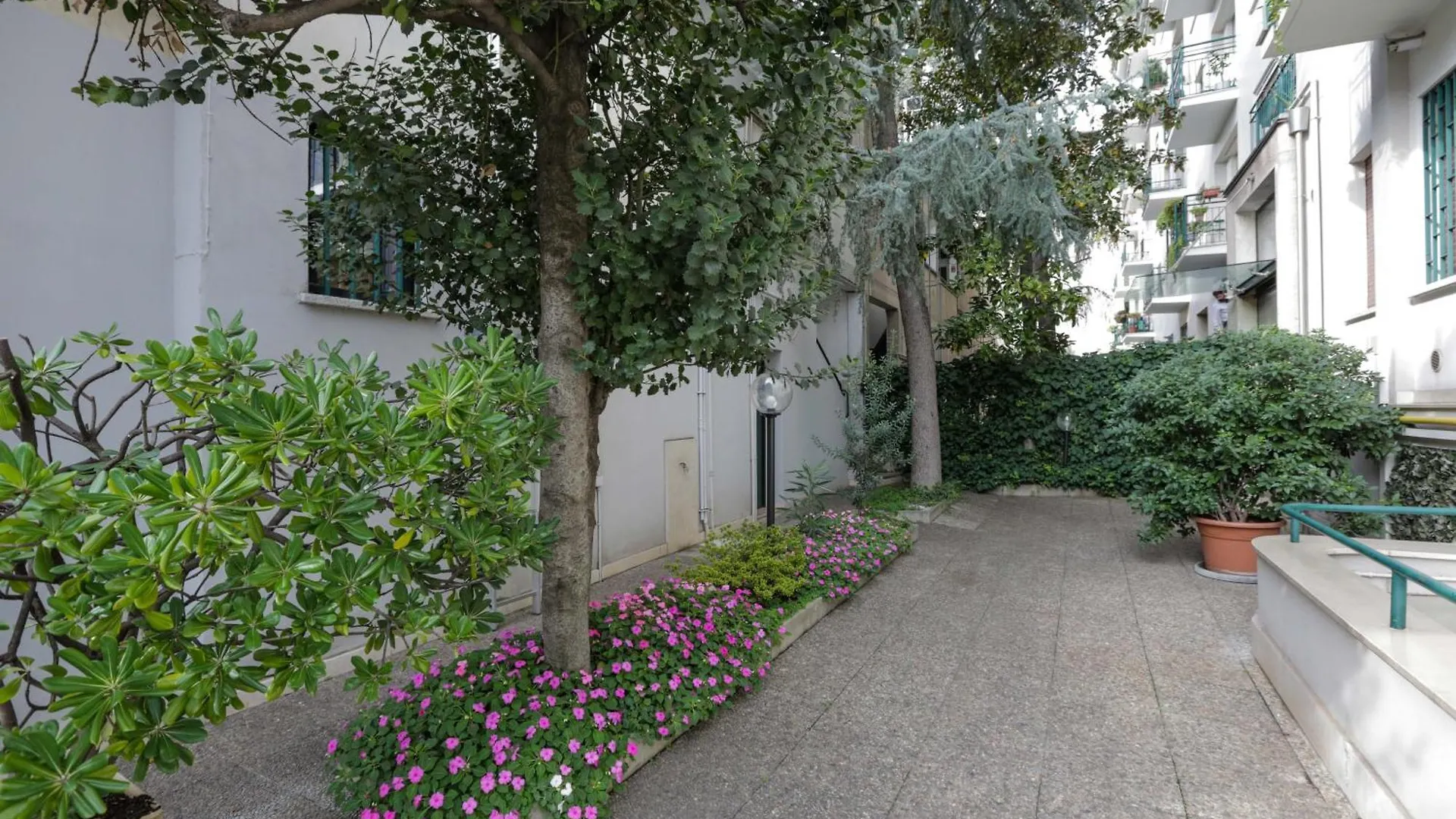 Apartment Corso Como-Bosco Verticale Appartamento Con Balcone Milan Italy